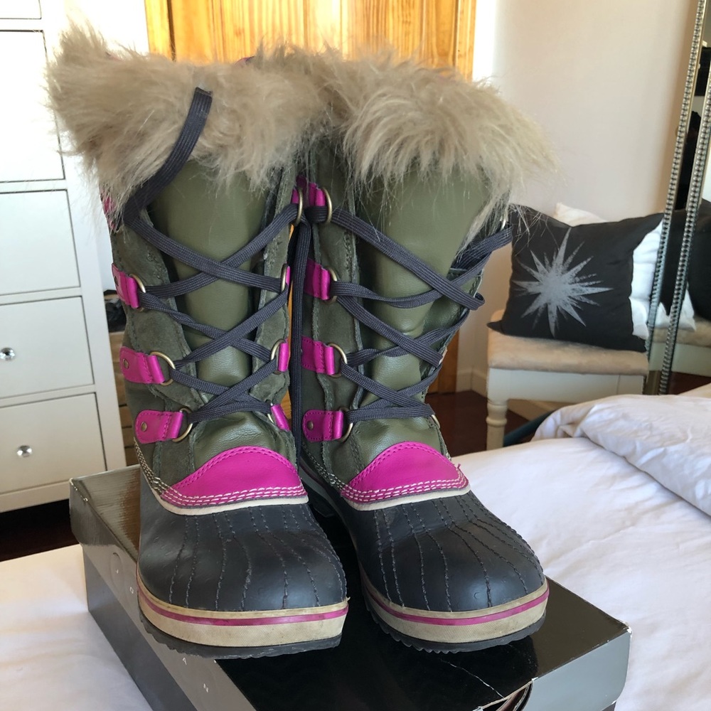 Sorel - Women Snow boots. 7.5